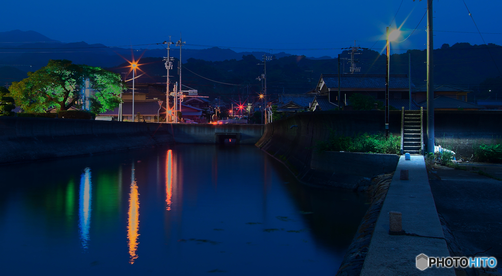 ある日の日没後