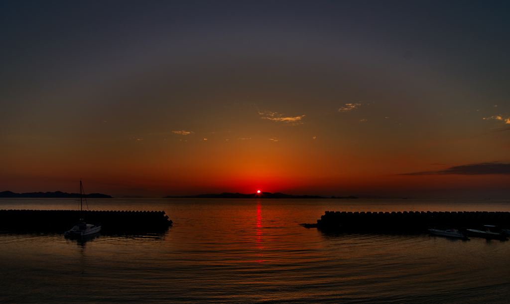 近所の夕日(色合いはレタッチして作りました）