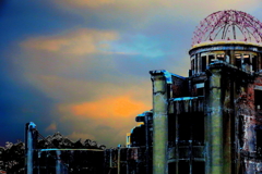 鉛色の空（旧・広島県産業奨励館）原爆ドーム