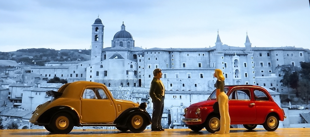 L)1936初代フィアット500　 R)1957二代目フィアット500