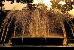 光る噴水