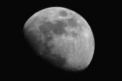 19時19分に撮った下弦の月・・・