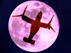 月とオスプレイ（多重合成）