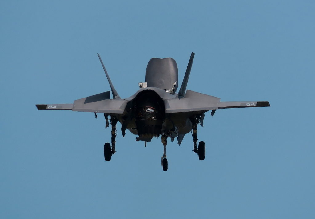 3-F-35B(後）　ホバリング