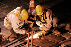 ３）終電が通過した後・・「軌道敷内(深夜のメンテナンス工事）」