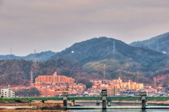 桃色の建物～(￣▽￣;)