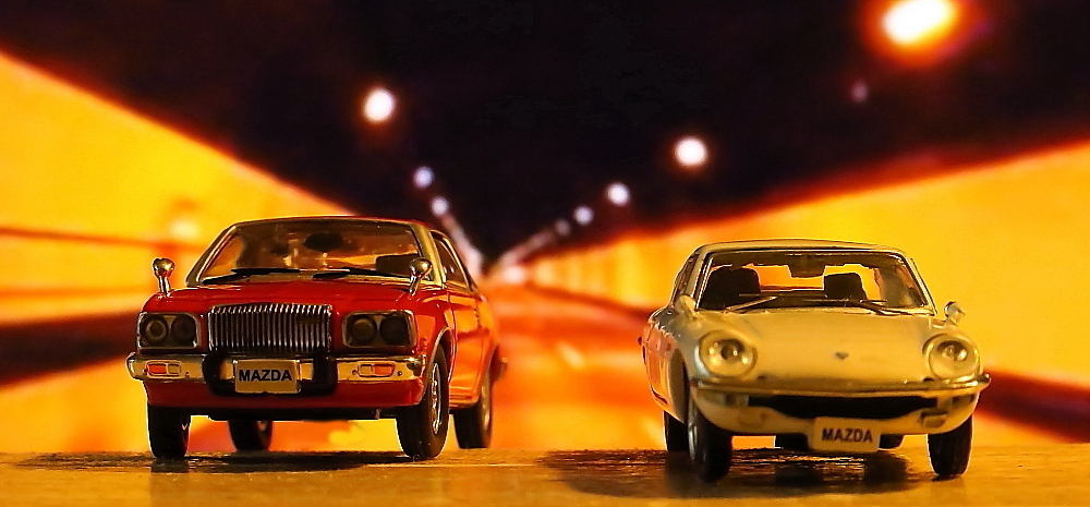 L)1975 二代目コスモスポーツAP　R)1967 初代コスモスポーツ