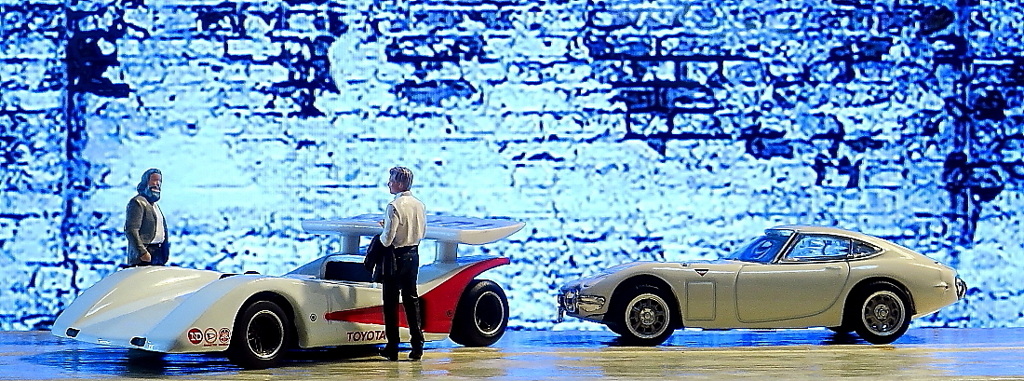 L)トヨタ７　R)トヨタ2000GT 1/64