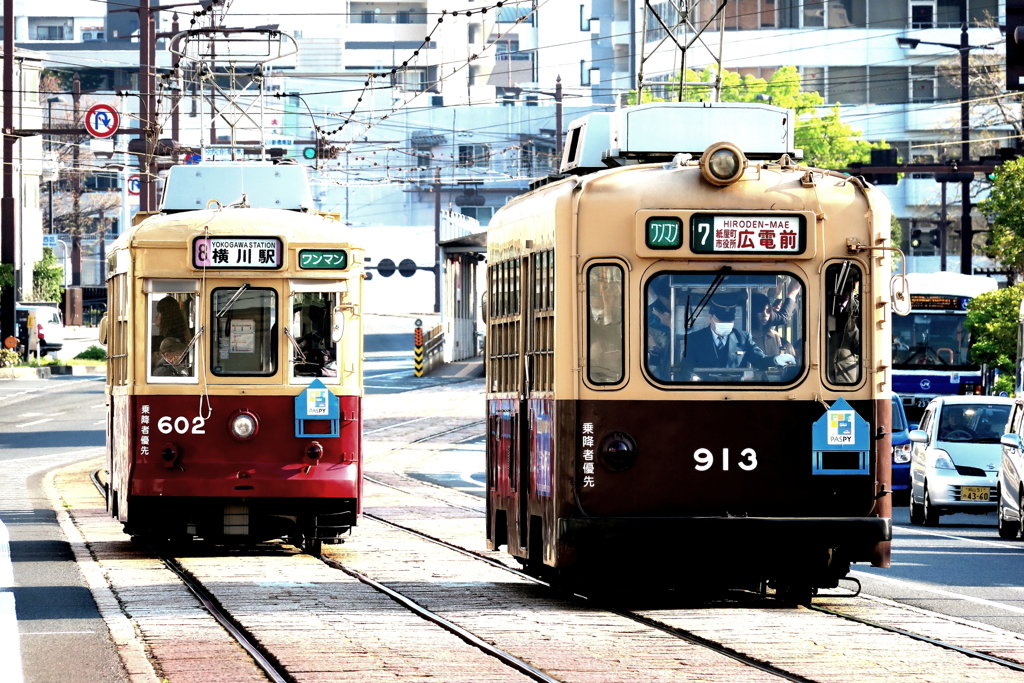 交差する御年70歳と61歳の「名車両」