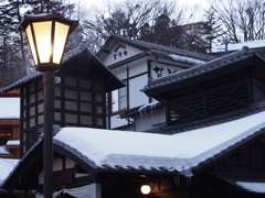 温泉街の雪景色