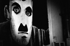 チャップリンラフモノクローム