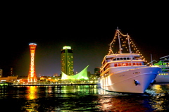 神戸港と船とタワーと
