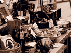 雑貨屋の店先