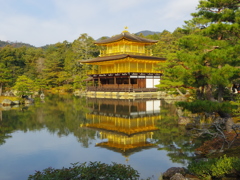 水面に写る金閣寺