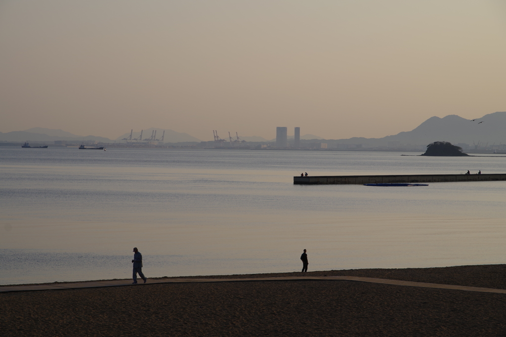 それぞれの朝　浜辺編