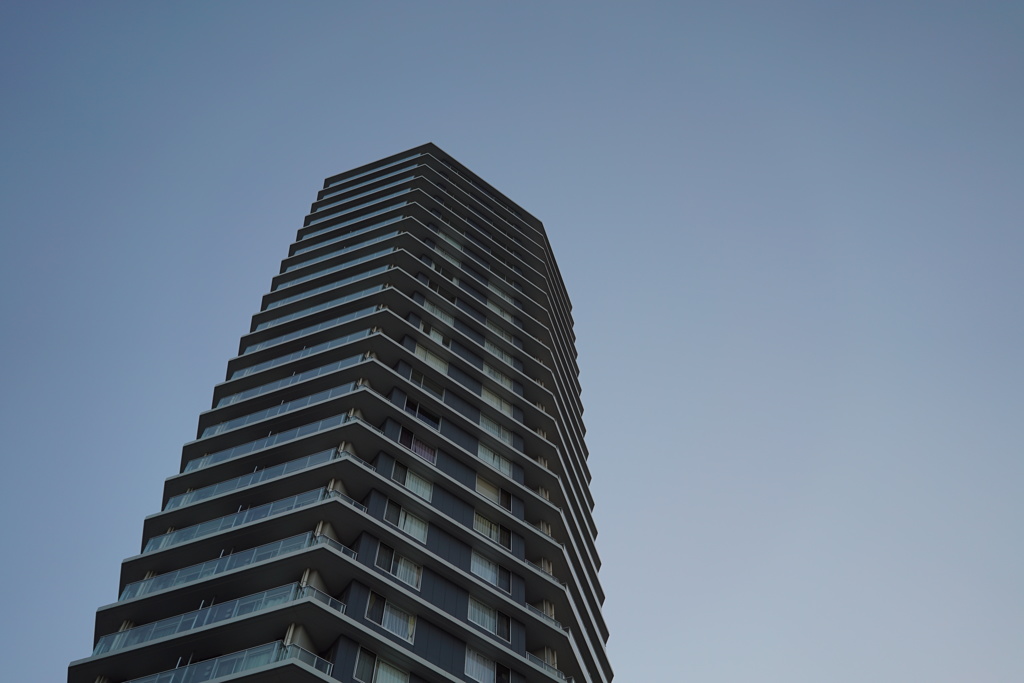 そびえ立つタワーマンション
