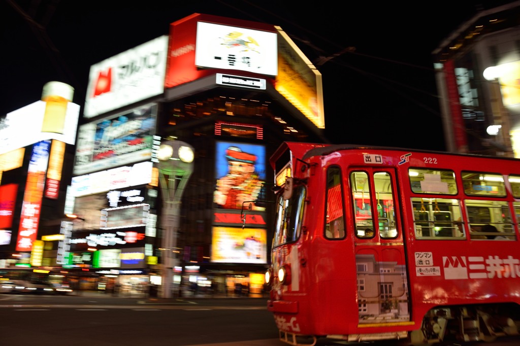 夜の街を走る