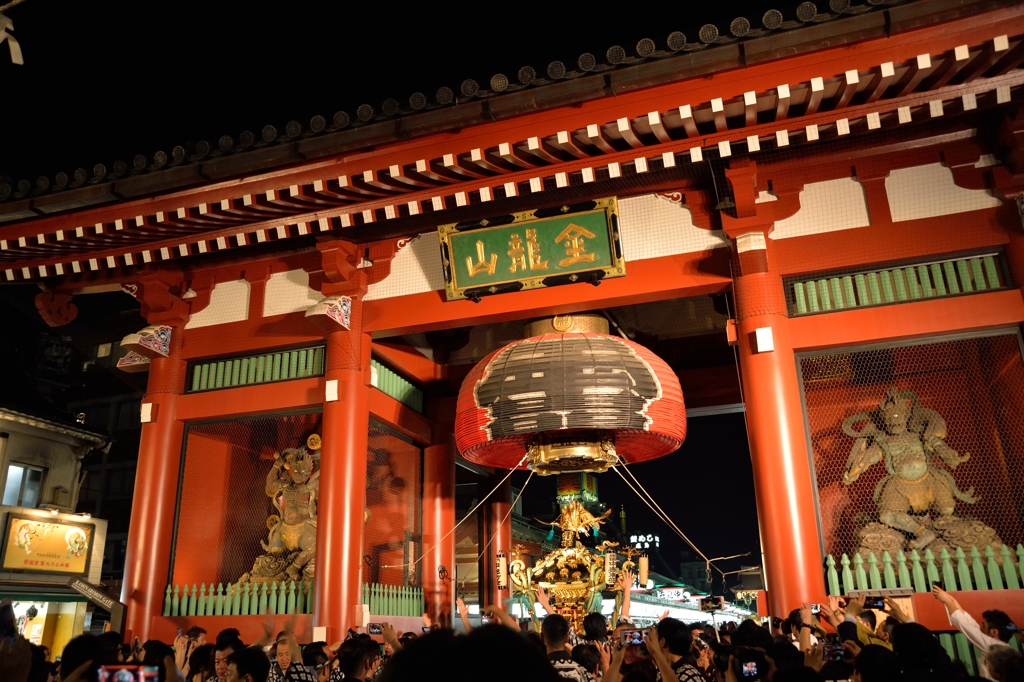 仲見世でお神輿に遭遇！②