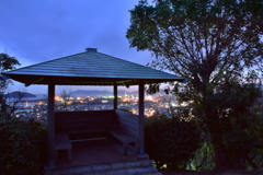 夜の東屋