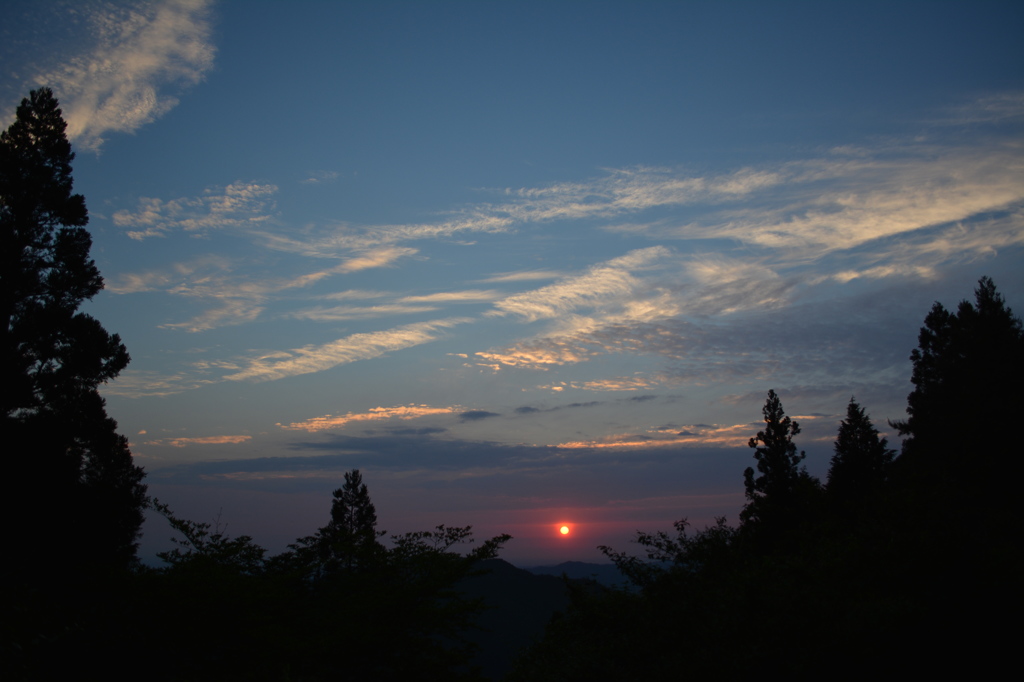 初夏の日暮れ