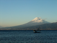 駿河の海、富士浮かぶ。