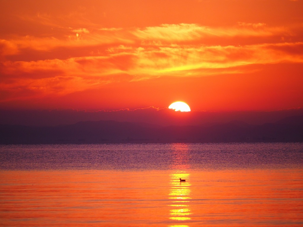 琵琶湖の夜明け