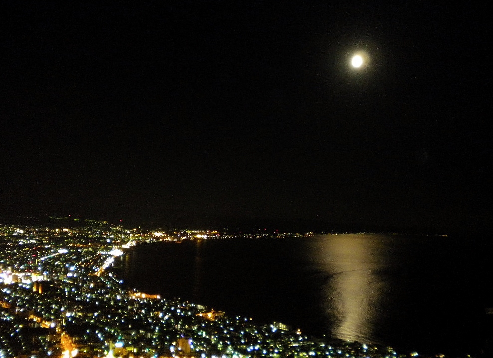 津軽海峡、月夜景色