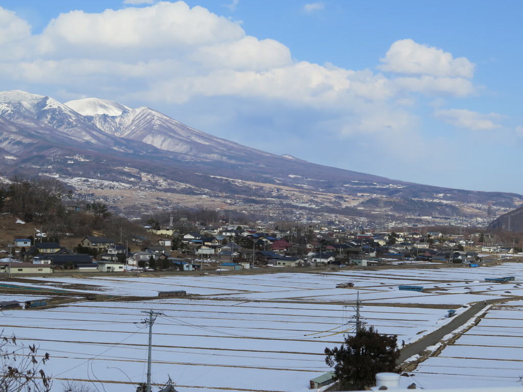 山と町