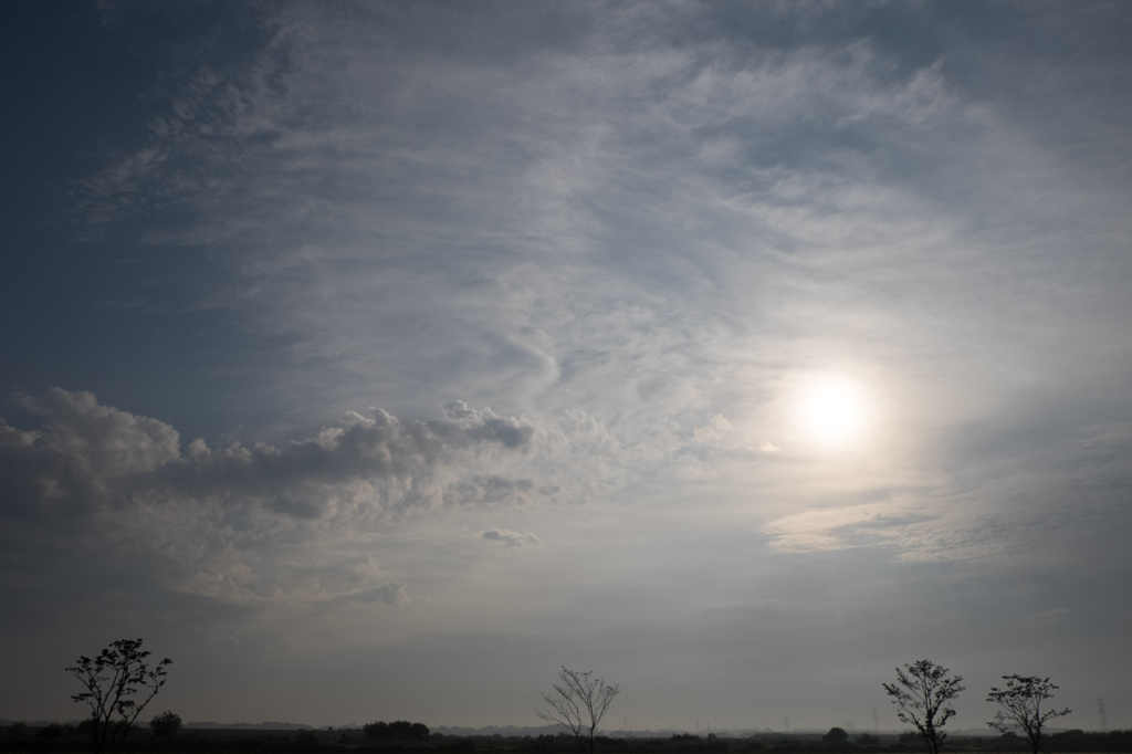 あの雲の向こうは、いつだって青空。