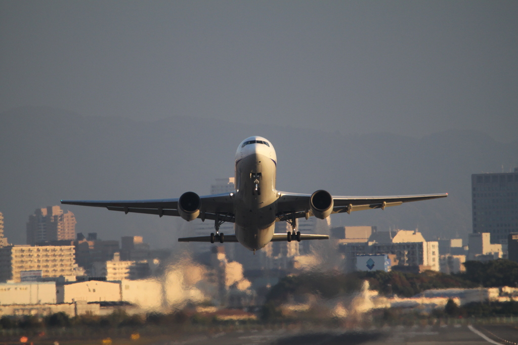 201511伊丹空港_ANA_B767離陸