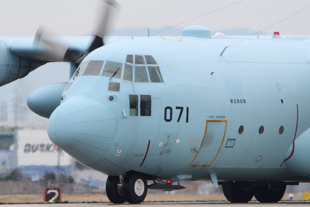 2016小牧基地_C-130Hタキシング