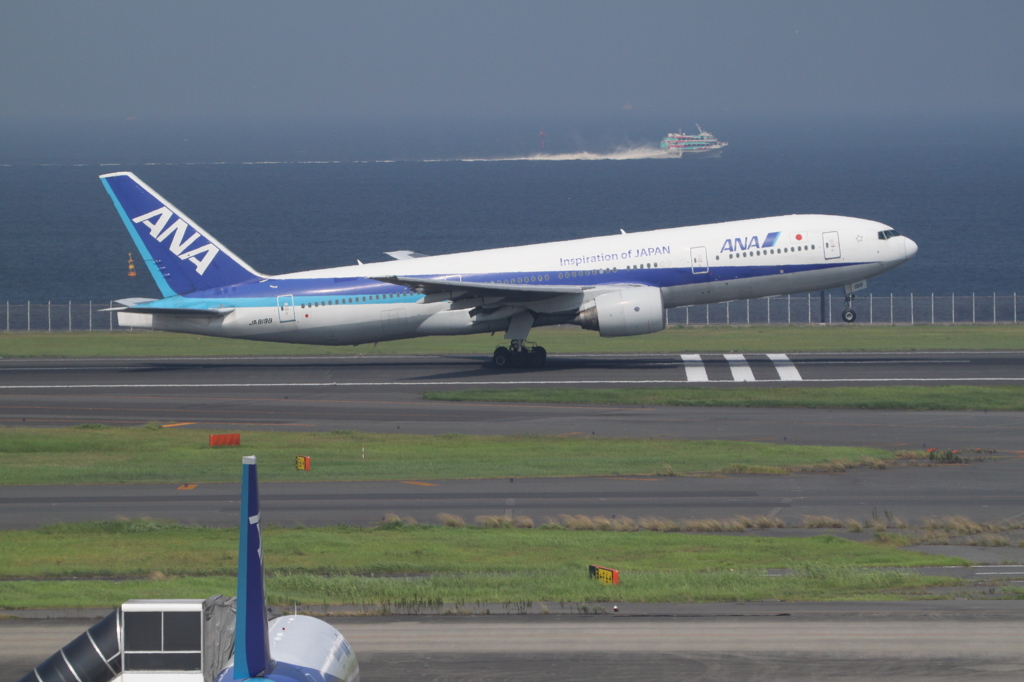 201508羽田_海と空の決闘
