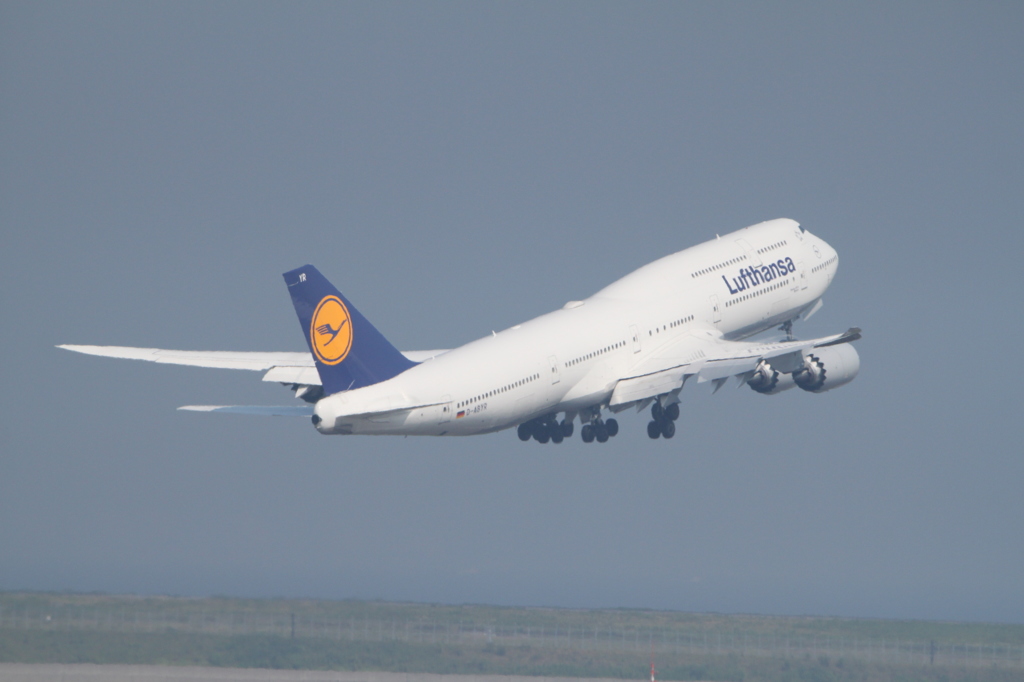 201508羽田_ルフトハンザの747-8