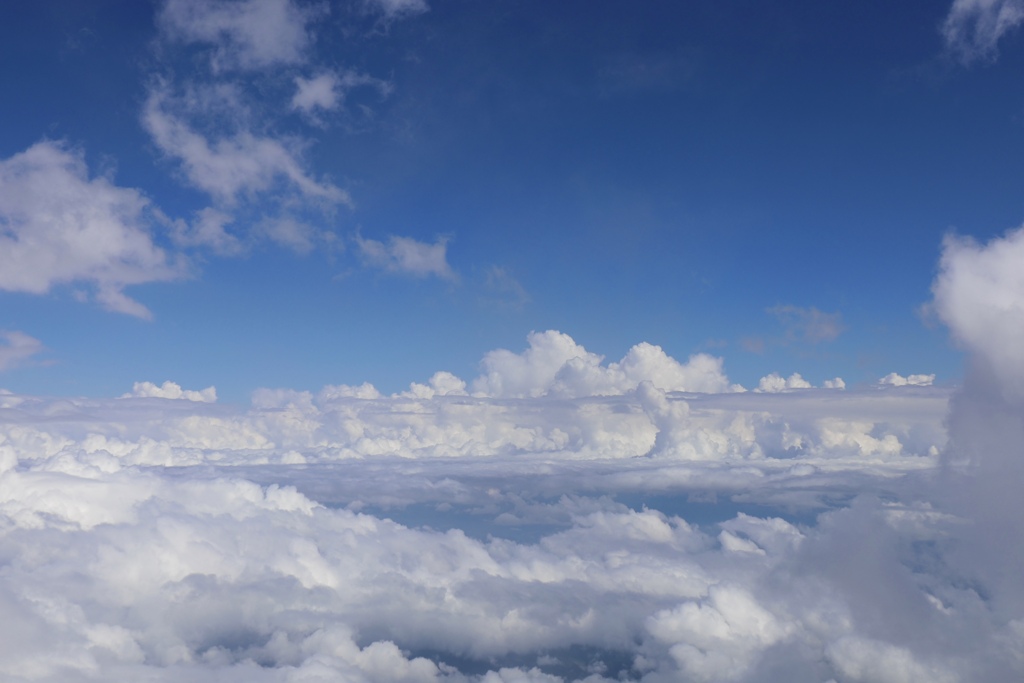 山頂ガスが流れて