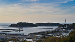 斜張橋のある港