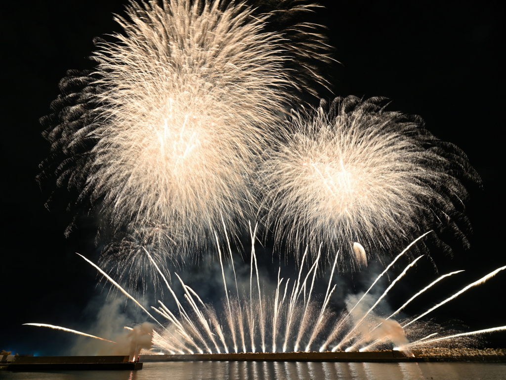 2025_The first fireworks final