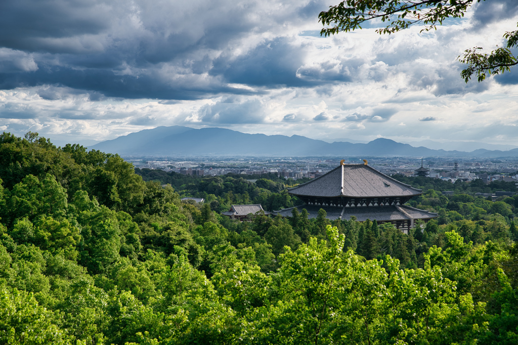 厚雲と大仏殿