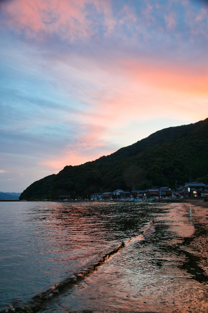 夕暮れの漁村