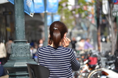 スマホをかける仕草・・・