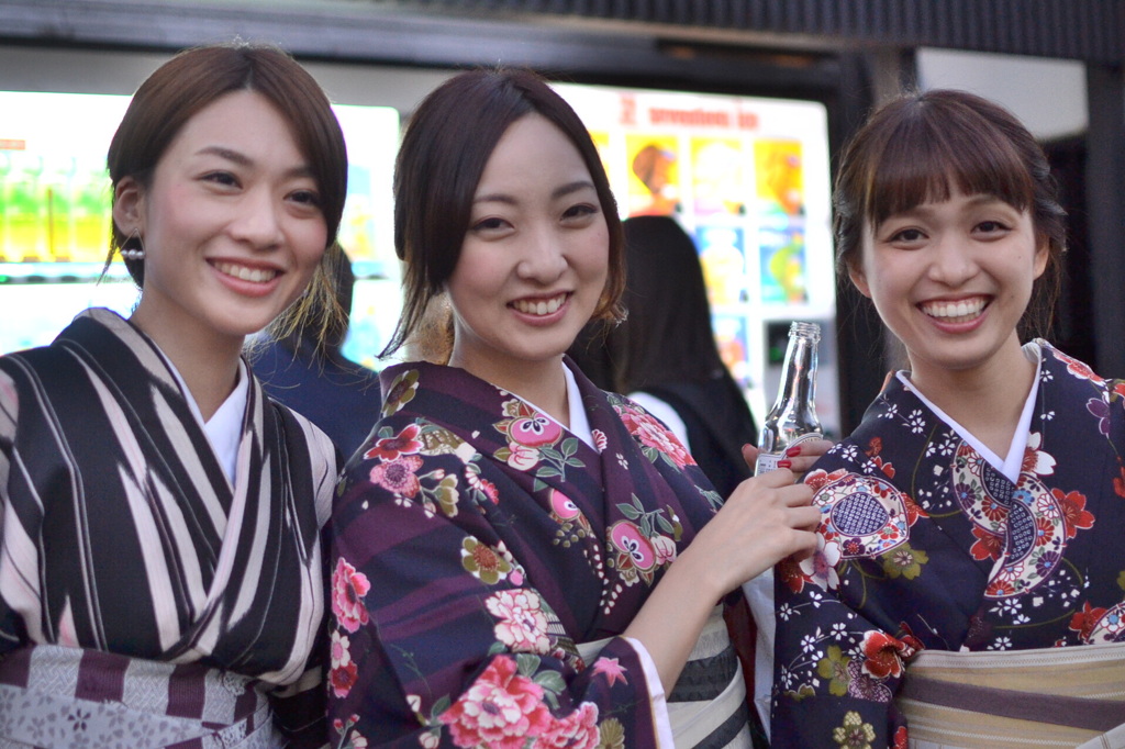 背景は自動販売機で