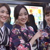 背景は自動販売機で