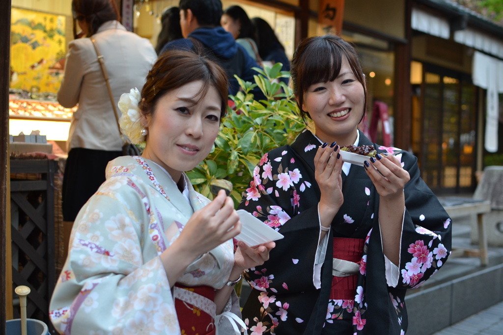 ちょっと・・抹茶団子食べてるとこ撮ってよ・・・