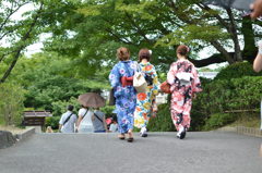 浴衣で速足の後姿・・