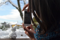 雪　雪ダルマ　金閣寺　スマホ女子