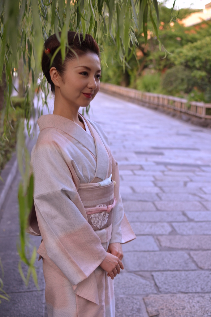 祇園白川・しだれ柳で・・