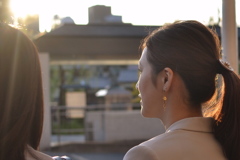 彼女自信の輝きか・・？夕日の輝きか・・？