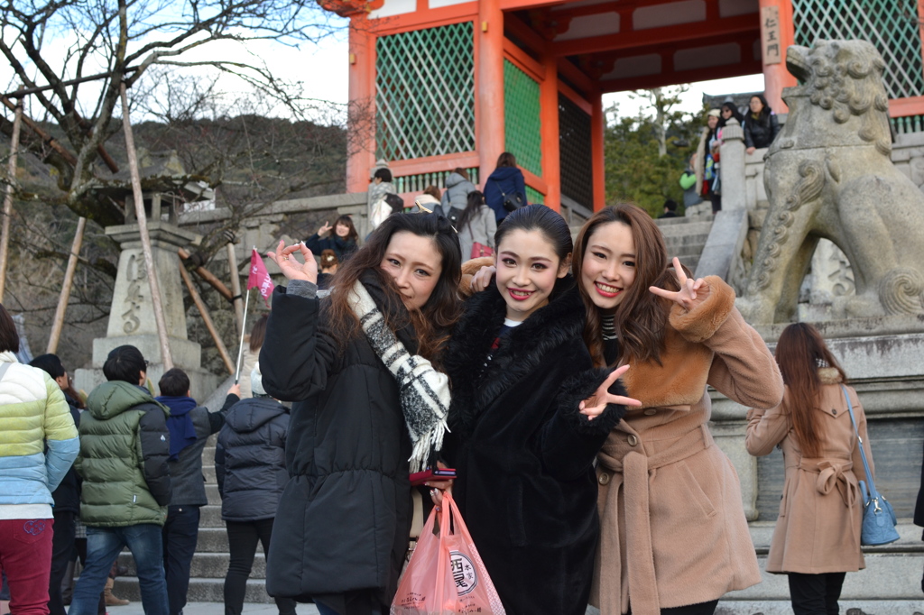 綺麗な三姉妹(^^)　左がお母さん！