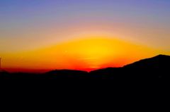 飛行機雲と夕焼け