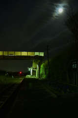 月夜の関駅