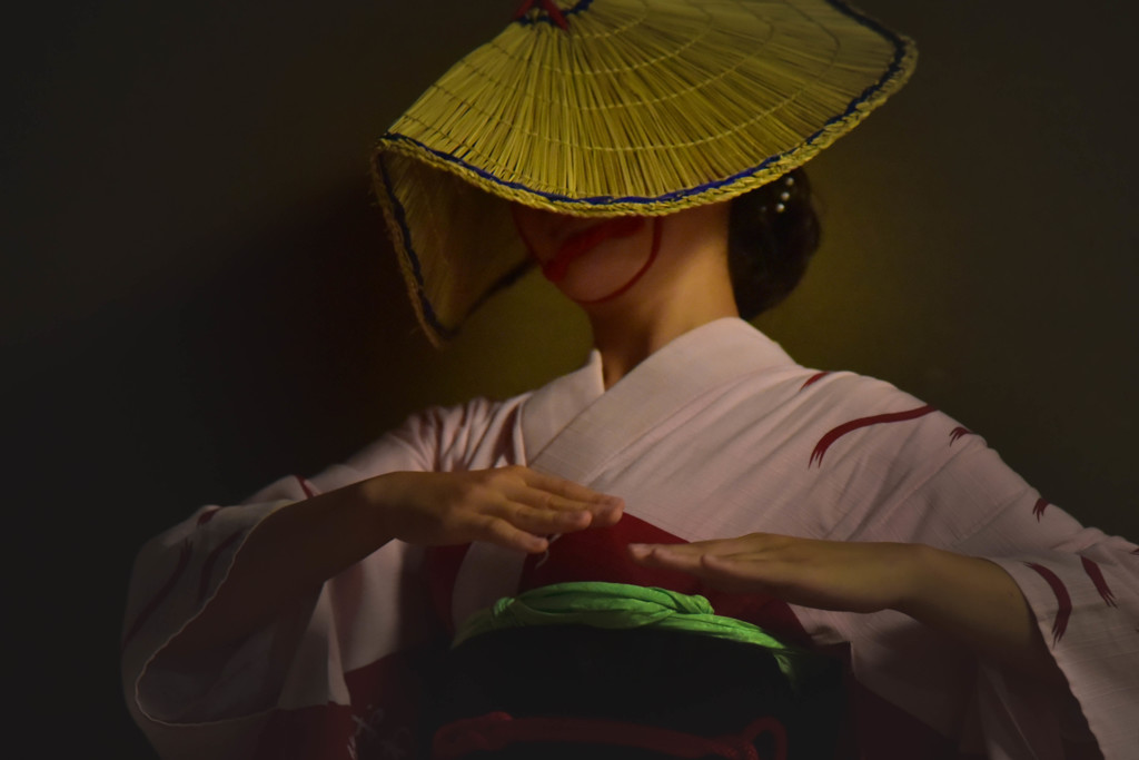 あでやかな所作　風の盆　福鶴酒造